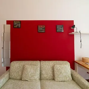 Hbhall Navigli 21 , Milano Italia